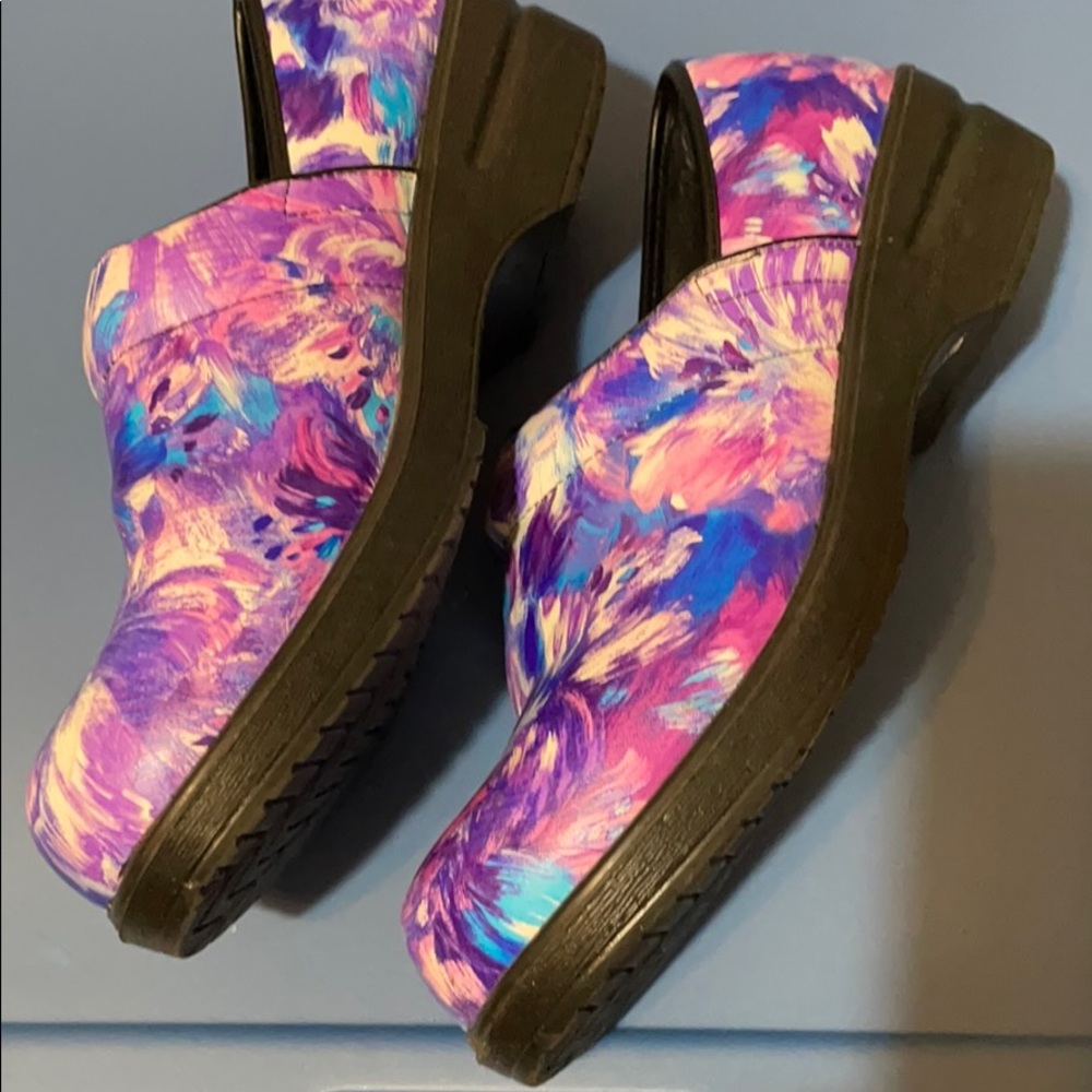 SLIP-RESISTANT CLOGS - Picture 6 of 8